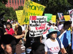 Los inmigrantes pueden pedir naturalización después de vivir en el país cinco años consecutivos como residentes legales. ARCHIVO  /