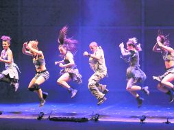 El grupo de ejecutantes derrocha energía en cada una de sus presentaciones: bailan, cantan y hasta cuentan chistes. EL UNIVERSAL  /