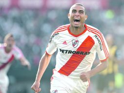 DOBLETE. Con 13 goles anotados, David Trezeguet se transformó en el baluarte del equipo millonario. EFE  /