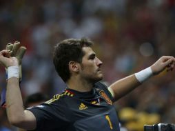 El capitán merengue, Iker Casillas, celebra la victoria de España ante Francia en los cuartos de final de la Eurocopa. REUTERS  /