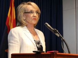 La gobernadora de Arizona, Jan Brewer, en declaraciones después del veredicto de la Corte Suprema de ratificar la norma. REUTERS  /