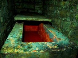 El sarcófago monolítico de la llamada ''Reina Roja'' guarda interesantes misterios todavía. EFE  /