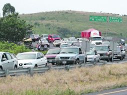 Las autoridades jaliscienses admiten que más de 60% de las carreteras estatales presenta condiciones de malas a pésimas.  /