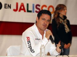 Aristóteles en conferencia de prensa dentro del Fiesta Americana para dar a conocer resultados.  /