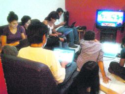 Aproximadamente 50 observadores del colectivo participaron a lo largo de la jornada.  /