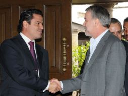 Aristóteles Sandoval y Emilio González a la salida de su reunión en Casa Jalisco. ESPECIAL  /