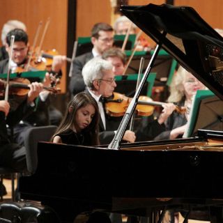 Reconocen a niñas mexicanas que tocaron junto al chino Lang Lang