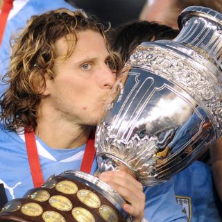 Forlán regresa a jugar a Latinoamérica