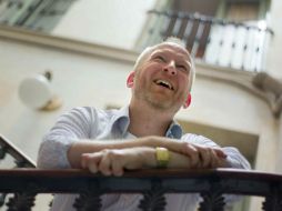 Husum posa en Barcelona en los prolegómenos, donde habló de su primer novela en español, titulada Mi amistad con Jesucristo. EFE  /