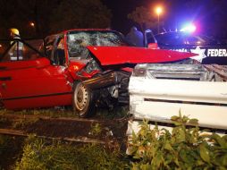 El coche, tras el accidente ocurrido en las cercanías del Aeropuerto de Guadalajara.  /