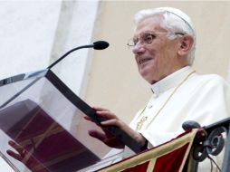 El papa Benedicto XVI, durante la celebración del rezo del Ángelus en el patio interior del palacio apostólico. EFE  /