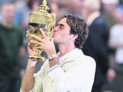 EMPATA MARCA. El tenista suizo Roger Federer igualó el récord de siete títulos en Wimbledon del estadounidense Pete Sampras. AFP  /