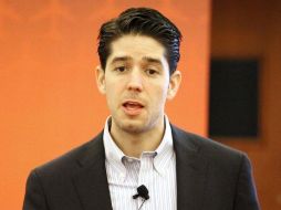 Juan Carlos Zuazua señala que a partir de este lunes ya están disponibles los itinerarios de VivaAerobus hasta junio de 2013. ARCHIVO  /