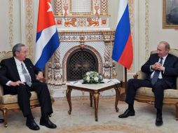 Los presidentes de Rusia, Vladimir Putin, y de Cuba, Raúl Castro. AFP  /