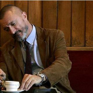 Pérez-Reverte termina su nueva novela, una historia de amor y de espionaje