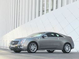 RADICAL. Con carrocería cupé, el CTS se transformó en un coche muy pasional, aunado a sus líneas rectas. ESPECIAL  /