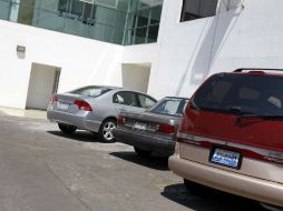 Pese a que en este año se elimina el pago de la tenencia, los automovilistas que tengan deudas atrasadas deberán liquidarlas. ARCHIVO  /