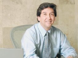 Desde HP, Julio Acevedo ha apoyado programas que promueven un mayor acceso a internet y computadoras. ESPECIAL  /