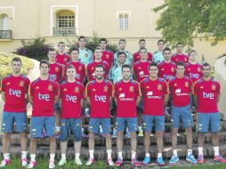 Completos. La Furia olímpica se tomó la foto oficial con todo el plantel que disputará los Juegos. EFE  /