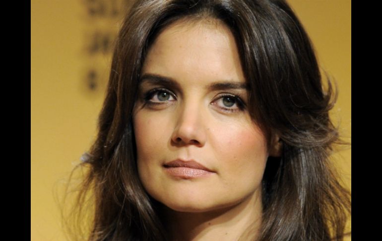 Holmes anhela que su hija, de seis años, retome su educación católica. ARCHIVO  /