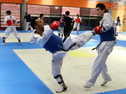 En el taekwondo, el entrenador nacional decidió que sus pupilos se quedaran a terminar entrenamiento en la capital mexicana. MEXSPORT  /