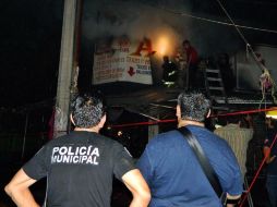 Un incendio en el Mercado Central se registró la madrugada de este lunes; no se registraron personas lesionadas. EL UNIVERSAL  /