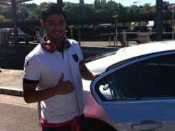 Imagen de Carlos Vela a su llegada a San Sebastián. @RealSociedad.ESPECIAL  /