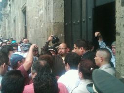 Representantes de San José y Capilla de Guadalupe logran entrar al Congreso, buscan diálogo.  /