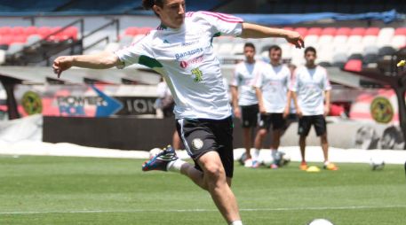 Según vicepresidente del Atlas, el club de La Coruña le debe una tercera parte del traspaso por Andrés Guardado. ARCHIVO  /