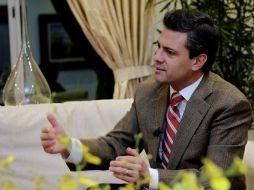 Peña Nieto, virtual ganador de los comicios presidenciales, arribó a Los Pinos para reunirse con el presidente Calderón. ARCHIVO  /