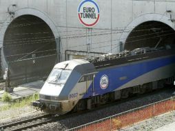 A nueve días de los Juegos, la llama recorre el túnel que une Francia con la isla de Gran Bretaña. ESPECIAL  /