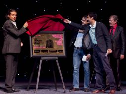 La función de anoche fue especial para Sergio Goyri, se develaron 200 representaciones de su obra. ESPECIAL  /