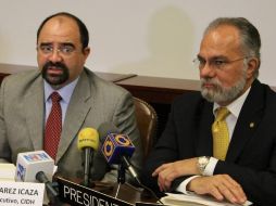 El nuevo secretario ejecutivo de la CIDH, Emilio Álvarez Icaza (i), junto al presidente de la misma, José de Jesús Orozco. EFE  /