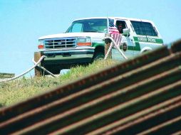 La Patrulla Fronteriza afirma que los agentes dispararon porque les lanzaron piedras y les aputaban con un arma desde México. ARCHIVO  /