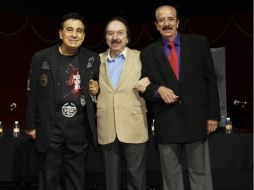 Gualberto y Arturo Castro, miembros del cuarteto, en compañía de su hermano Benito. ARCHIVO  /