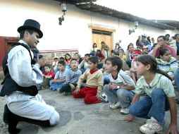 El taller se enfocará desde conceptos básicos y orígenes del arte oral, hasta el montaje final de un cuento infantil. ARCHIVO  /