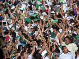 Tras el altercado en el estadio, se reportó que aficionados de Gallos agredieron a los seguidores del León. MEXSPORT  /