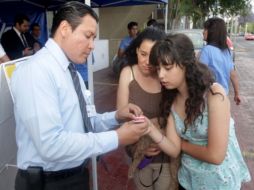 Tres de cada diez jóvenes reconoce que compraría un 'smartphone' si pudiera. ARCHIVO  /