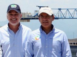 Emilio González (izq) acompañó hoy al Presidente Felipe Calderón (der) durante su gira por el Estado.  /