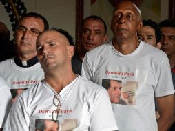 Entre los liberados figuró el psicólogo Guillermo Fariñas (d), premio Sajarov del Parlamento Europeo 2010. ARCHIVO  /