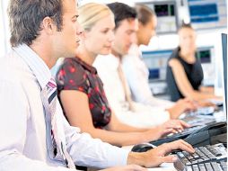 Un total de 35 mil belgas habrían comprado acciones de Facebook, según el despacho de abogados. ESPECIAL  /