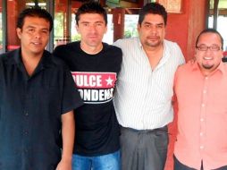 El delantero fumó la pipa de la paz con aficionados tras malentendido en el partido pasado.  /