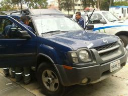 El automóvil en el que viajaba recibió más de 10 impactos de bala.  /