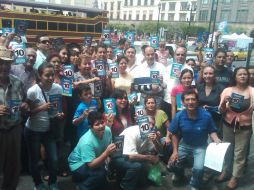 Un equipo de panistas se citó en el centro para entregar volantes a ciudadanos con los motivos para repetir la elección.  /