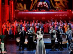 Plano general de los cantantes de ópera Martin Snell, como Reinmar von Zweter (i) durante ensayo. EFE  /