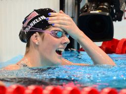 La nadadora norteamericana, emocionada al momento de terminar la carrera. AFP  /