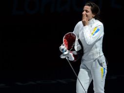 Yana Shemyakina se muestra emocionada ante la victoria en la final de espada. AFP  /