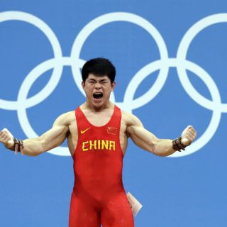 Lin Qingfeng es el más fuerte en pesas