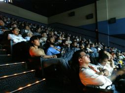 David Escamillo estaba sentado en la parte trasera de la sala número dos en los cinemas Regal de Lincon Road. ARCHIVO  /