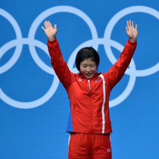 Corea del Norte sorprende en pesas